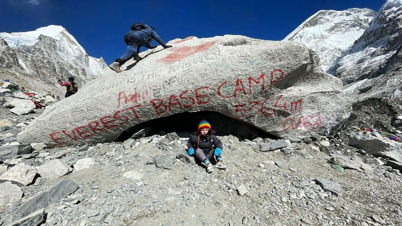 Usthadian Academy / Scottish 2-Year-Old Sets Record: Youngest To Reach Everest Base